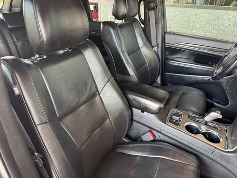 Used 2021 Jeep Grand Cherokee Limited w/ Luxury Group II image 22