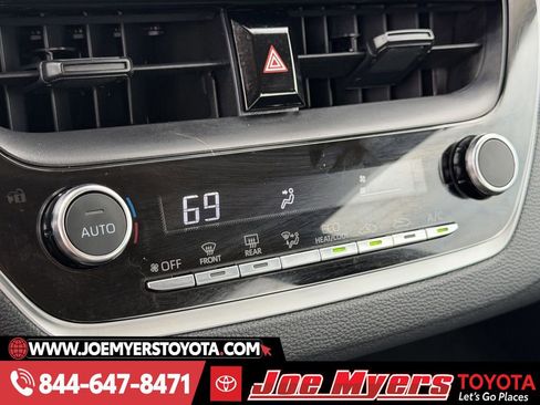 Used 2025 Toyota Corolla LE image 20