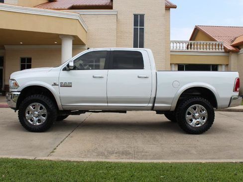 Used 2018 RAM 2500 Laramie w/ Convenience Group AWD/4WD image 11