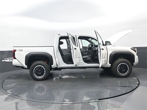 New 2025 Toyota Tacoma TRD Off-Road image 30