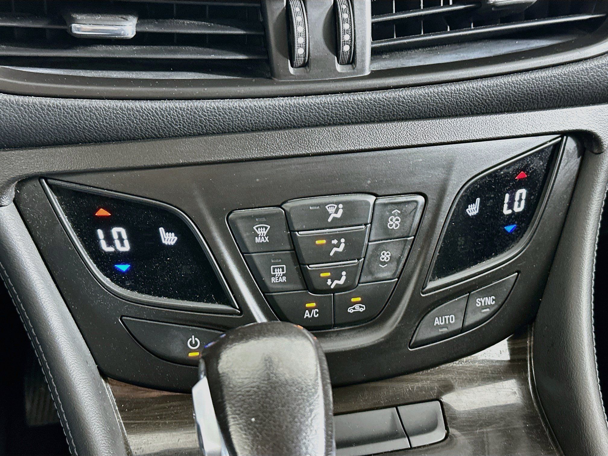 Used 2019 Buick Envision Essence AWD/4WD image 23