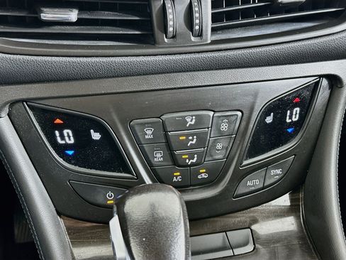 Used 2019 Buick Envision Essence AWD/4WD image 23