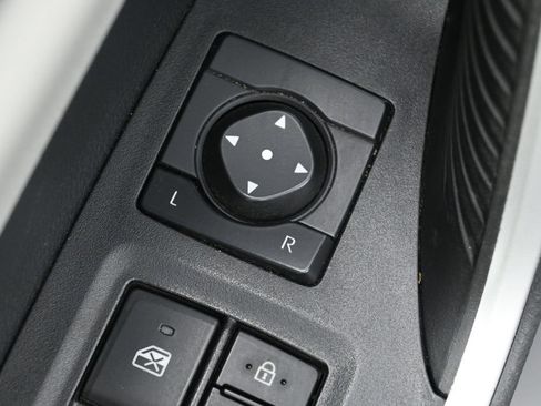 Used 2022 Toyota RAV4 XLE AWD/4WD image 12