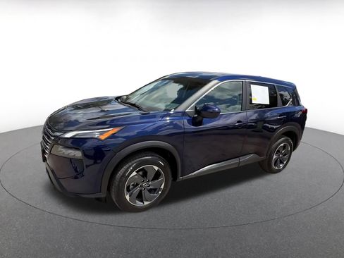 Used 2025 Nissan Rogue SV image 8