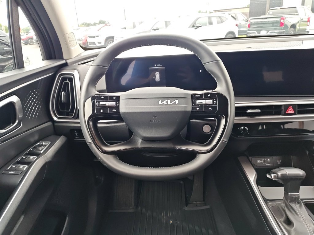 Used 2026 Kia Sorento LX FWD image 16