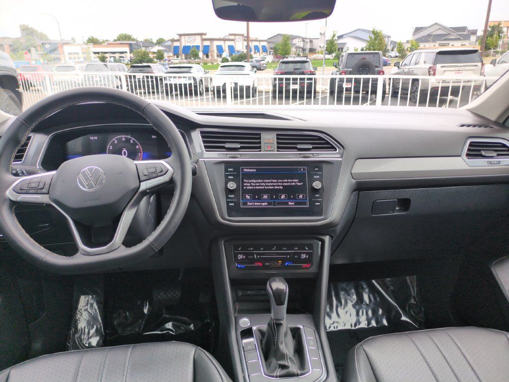 Used 2023 Volkswagen Tiguan SE FWD image 12
