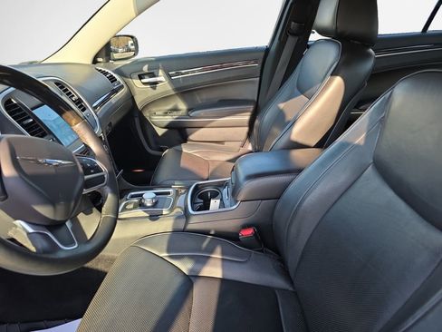 Used 2018 Chrysler 300 Limited AWD/4WD image 12