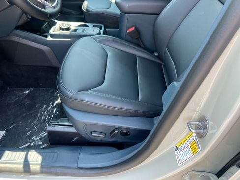 New 2025 Ford Maverick Lariat w/ Black Appearance Package image 8