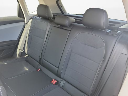 Certified 2022 Volkswagen Taos SE image 14