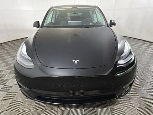 Used 2024 Tesla Model Y Long Range AWD/4WD image 7