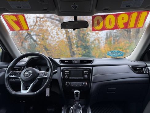 Used 2017 Nissan Rogue S w/ S Appearance Package image 11