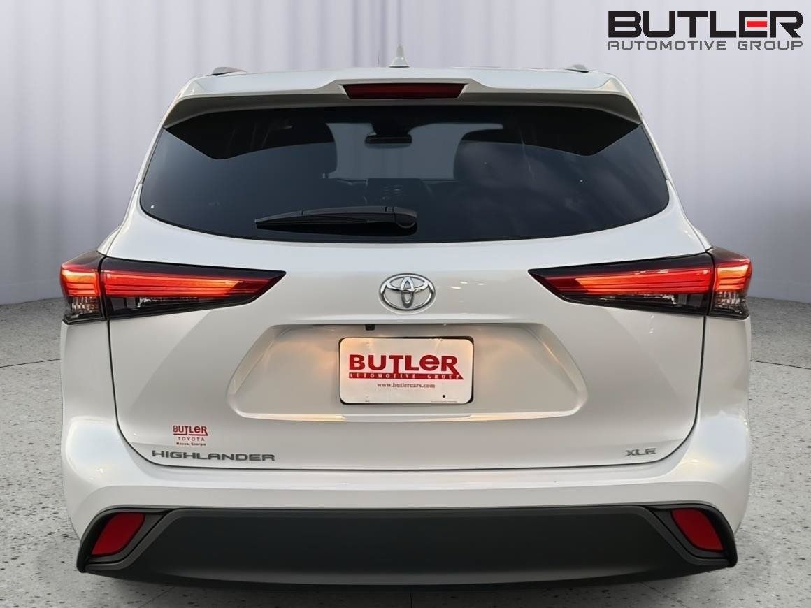 Certified 2023 Toyota Highlander XLE FWD image 5