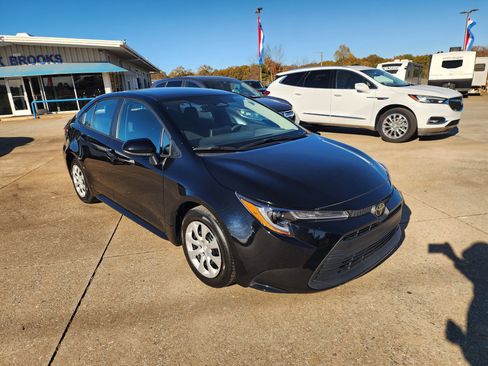 Used 2024 Toyota Corolla LE image 2