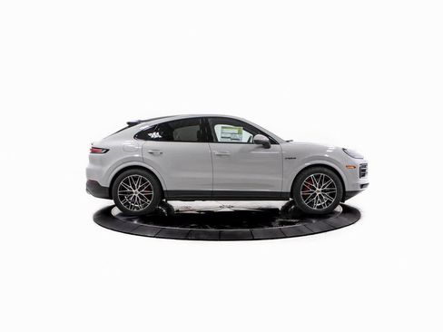 New 2026 Porsche Cayenne S image 8