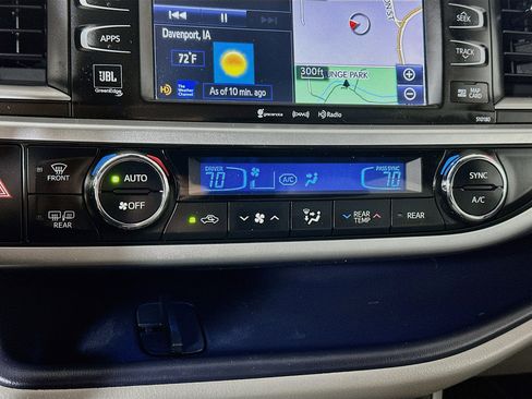 Used 2017 Toyota Highlander Limited Platinum AWD/4WD image 16