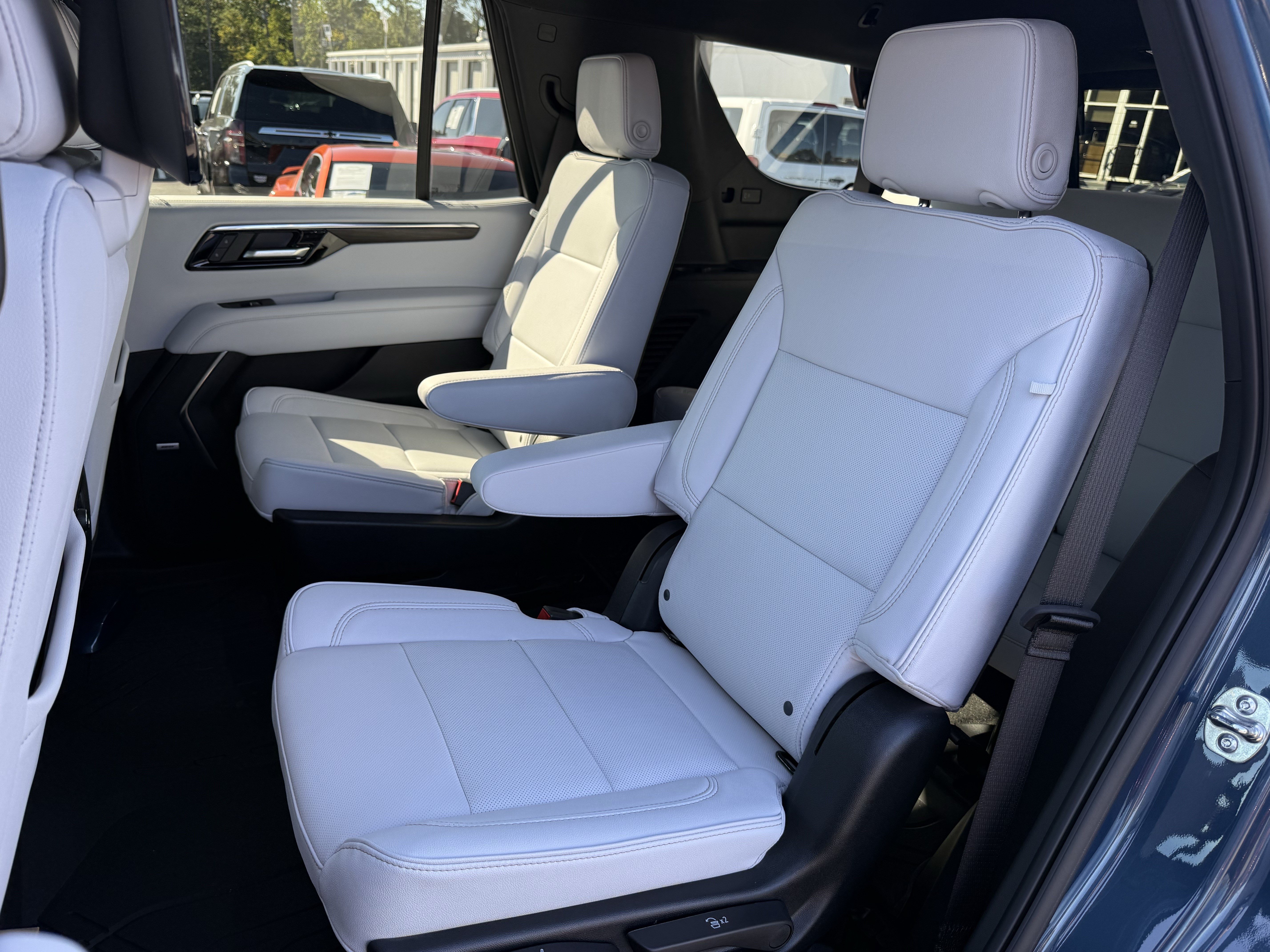 Used 2025 Chevrolet Tahoe Premier AWD/4WD image 35