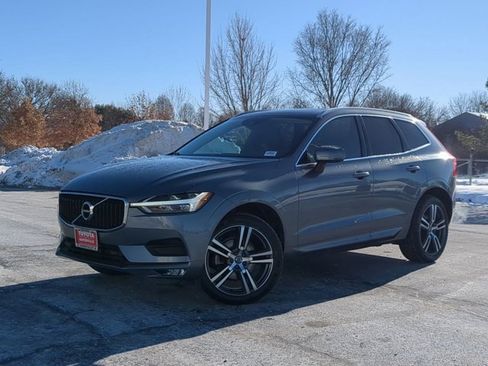 Used 2021 Volvo XC60 T5 Momentum w/ Protection Package image 2