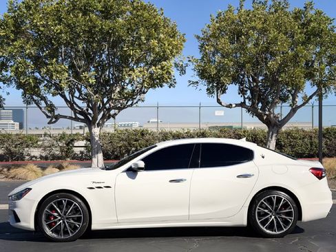 Used 2023 Maserati Ghibli Modena RWD image 6