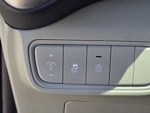 Certified 2025 Kia Soul LX w/ LX Technology Package FWD image 24