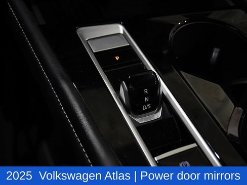 Used 2025 Volkswagen Atlas SE FWD image 25
