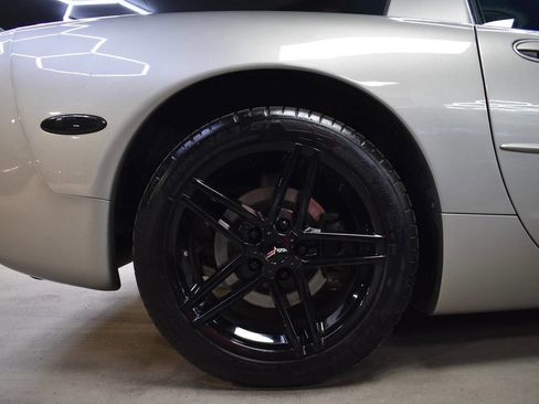 Used 2000 Chevrolet Corvette Coupe w/ Memory Pkg image 9