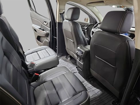 Used 2023 GMC Acadia Denali w/ Black Diamond Edition image 11