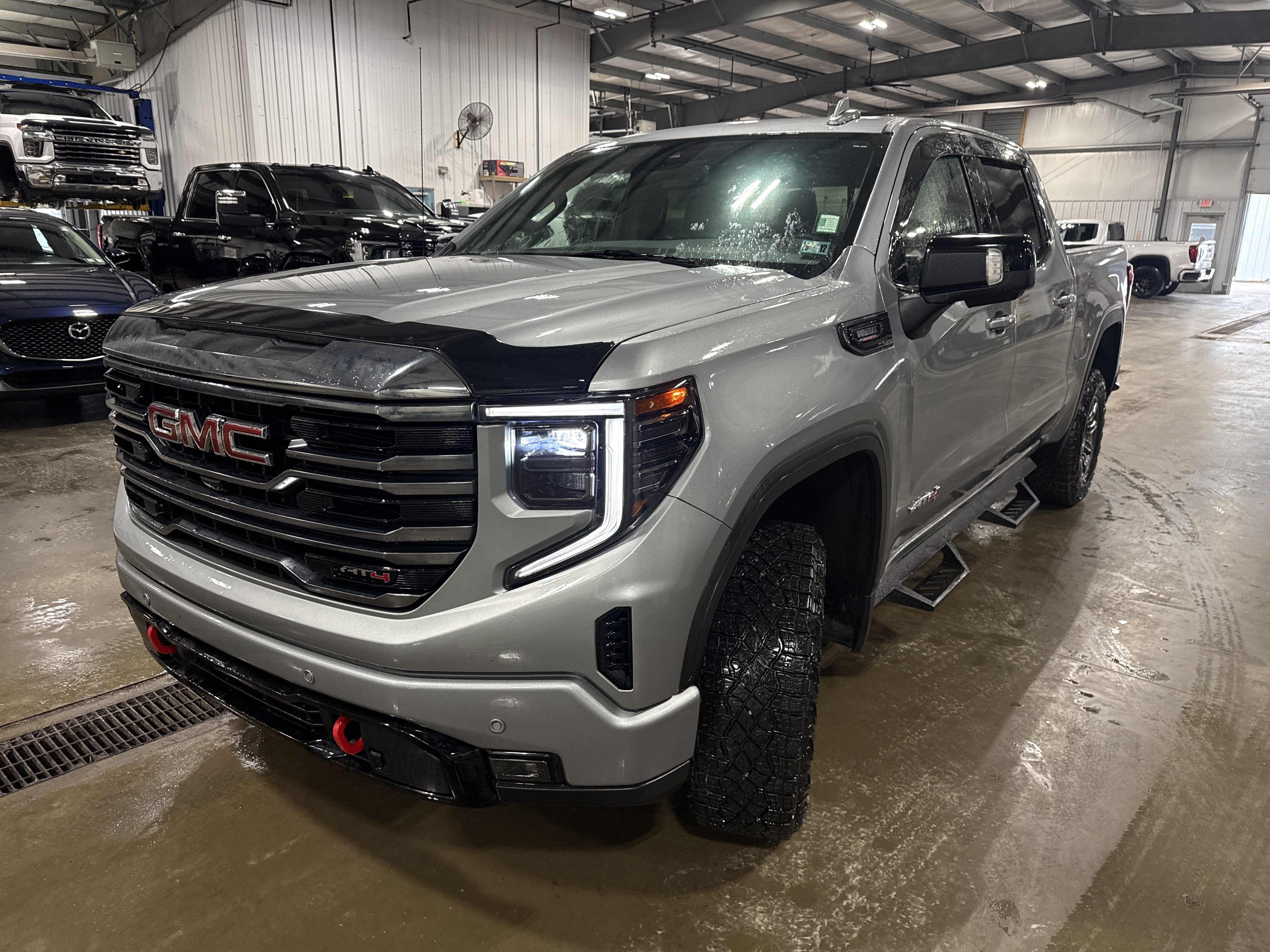 Used 2024 GMC Sierra 1500 AT4 w/ AT4 Preferred Package AWD/4WD image 6