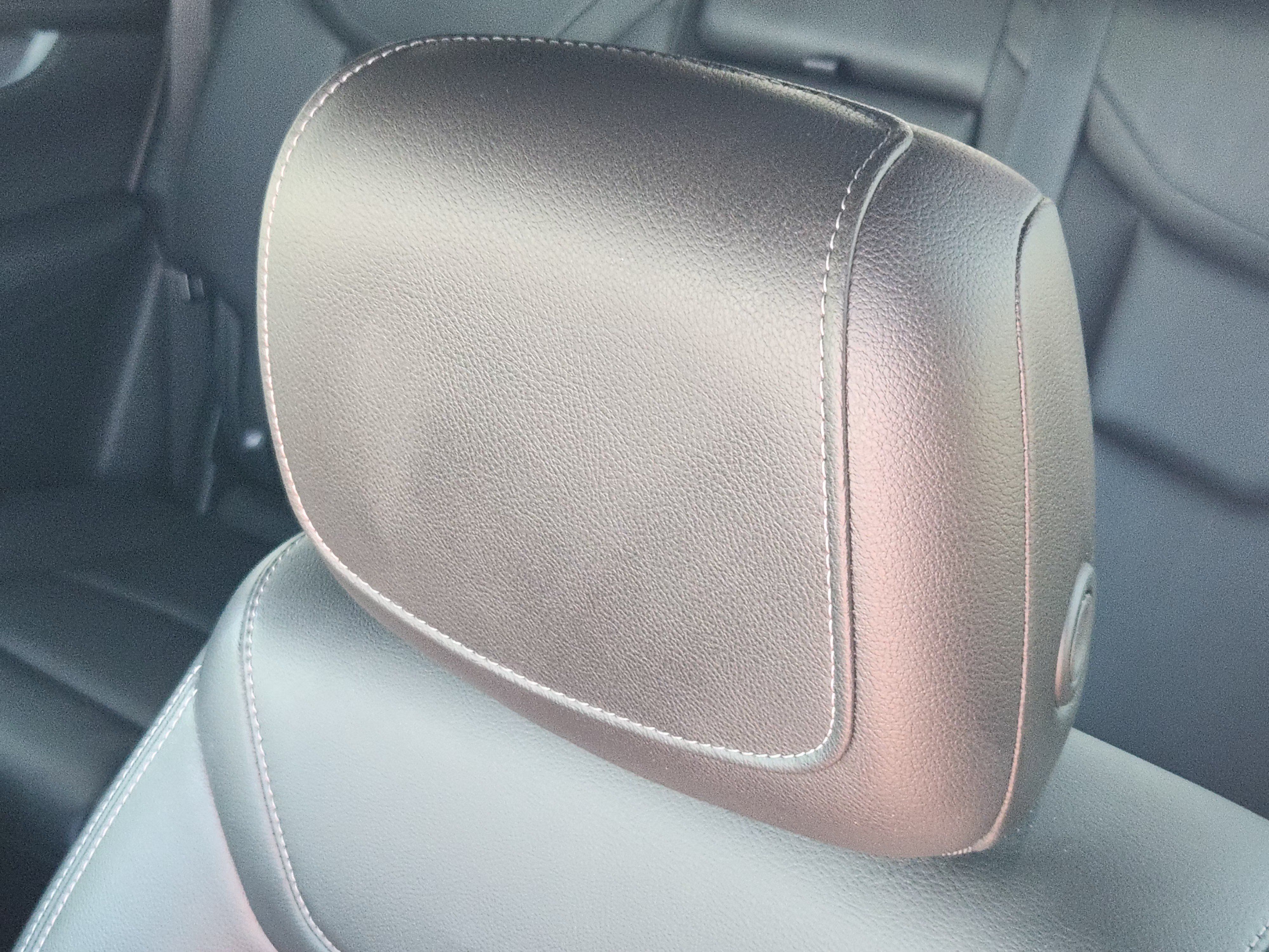 Used 2022 Cadillac XT5 Luxury w/ LPO, Floor Liner Package FWD image 16