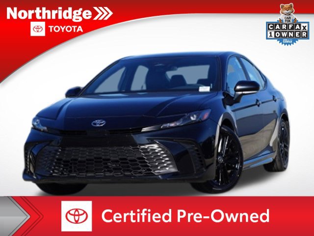 Used 2025 Toyota Camry SE FWD image 1