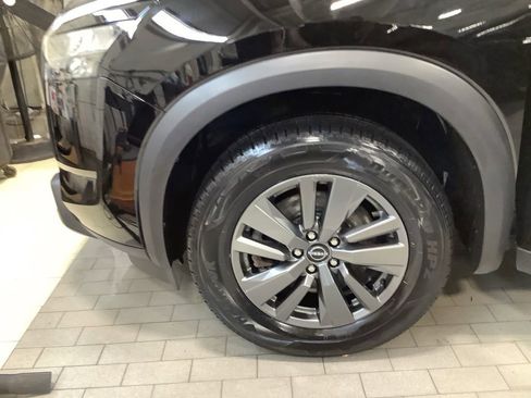 Used 2025 Nissan Pathfinder SV image 27