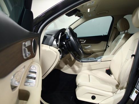 Certified 2022 Mercedes-Benz GLC 300 image 4