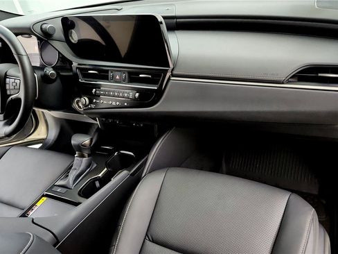 Used 2023 Lexus ES 250 w/ Premium Package image 16