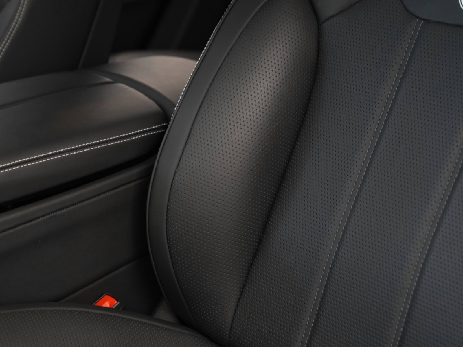 Used 2024 Bentley Bentayga AWD/4WD image 8