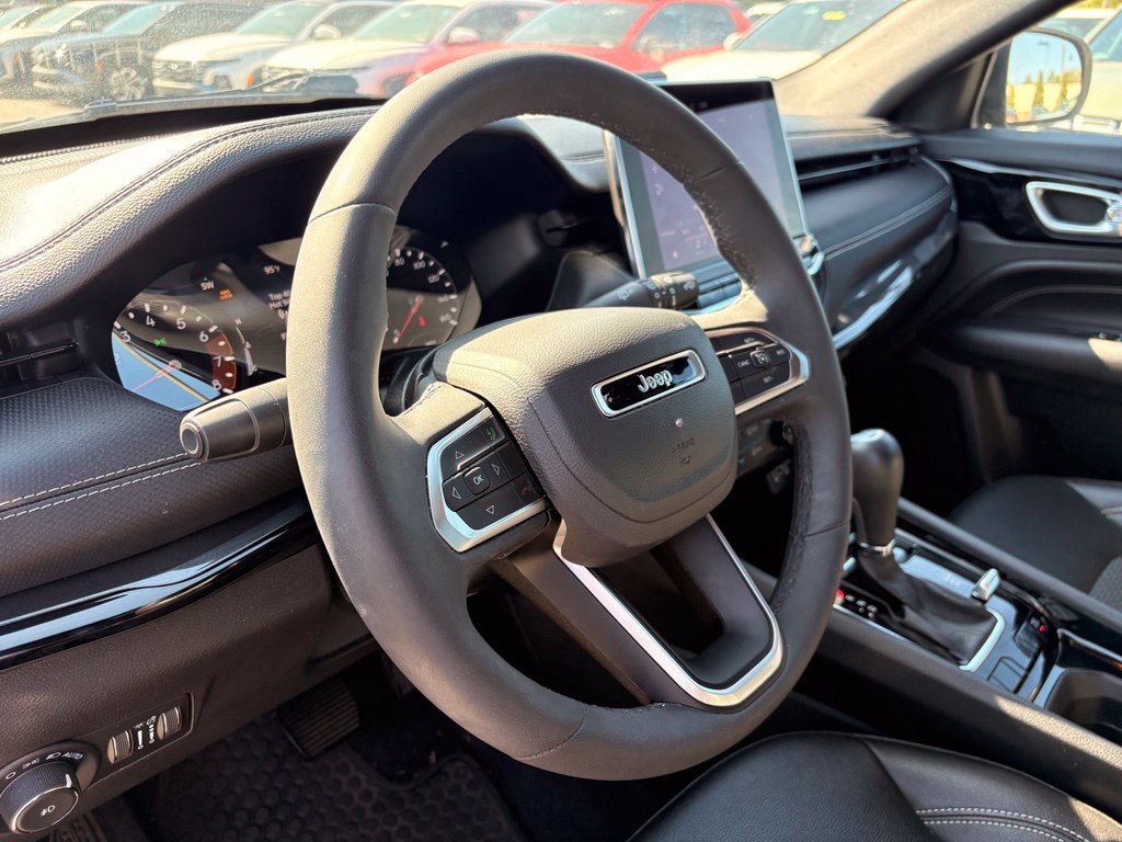 Used 2024 Jeep Compass Latitude w/ Convenience Group AWD/4WD image 10