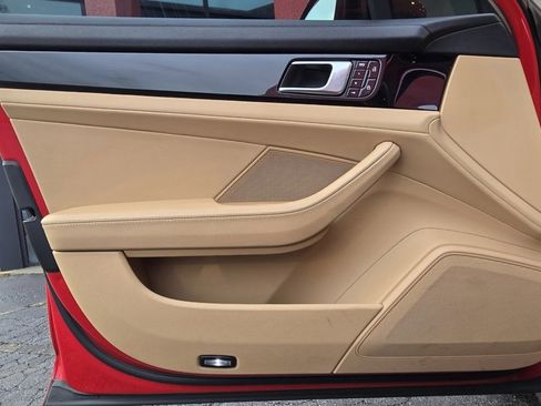 Used 2020 Porsche Panamera image 18