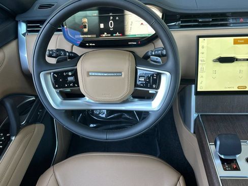 New 2026 Land Rover Range Rover Long Wheelbase SE AWD/4WD image 15