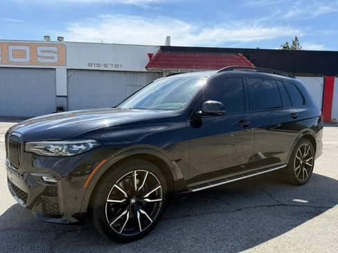 Used 2021 BMW X7 xDrive40i w/ M Sport Package AWD/4WD image 3