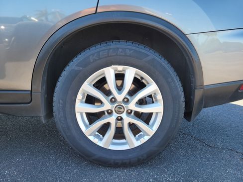 Used 2019 Nissan Rogue SV image 8