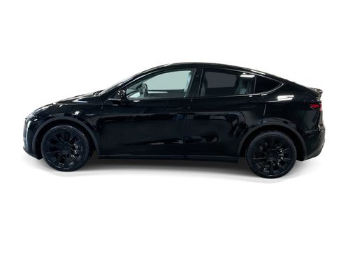 Certified 2023 Tesla Model Y Long Range AWD/4WD image 3