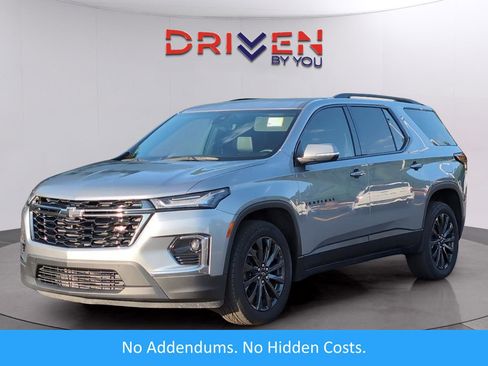 Used 2023 Chevrolet Traverse RS FWD image 1