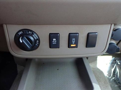 Used 2013 Nissan Frontier SV w/ SV Value Truck Pkg image 16