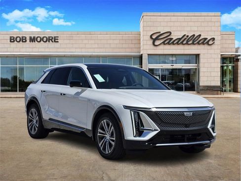 New 2025 Cadillac Lyriq Luxury image 3