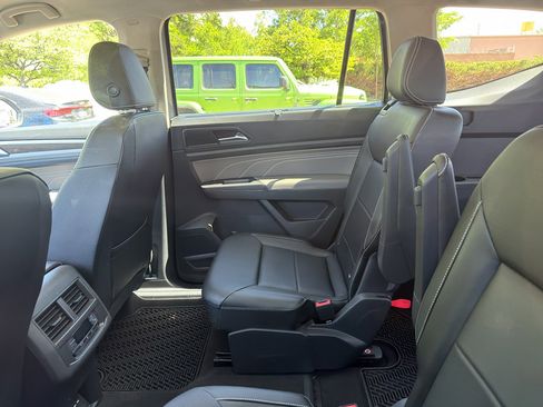 Used 2023 Volkswagen Atlas SE w/ Panoramic Sunroof Package AWD/4WD image 13
