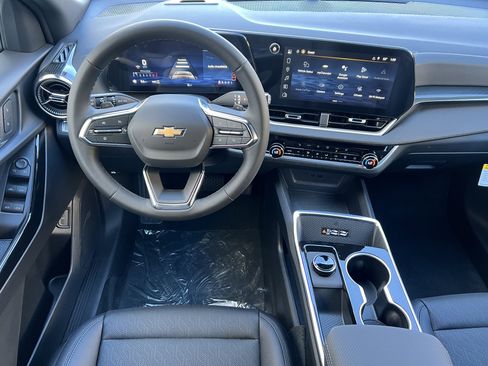 New 2026 Chevrolet Equinox LT w/ Convenience Package II image 32