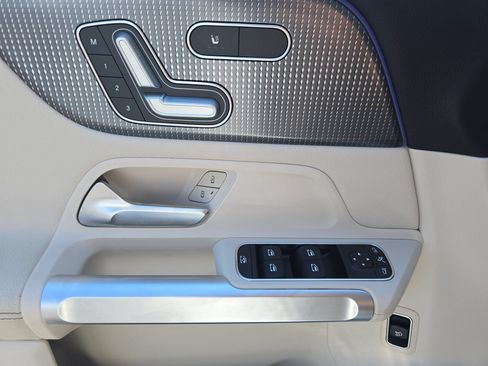 Used 2020 Mercedes-Benz GLB 250 4MATIC image 26