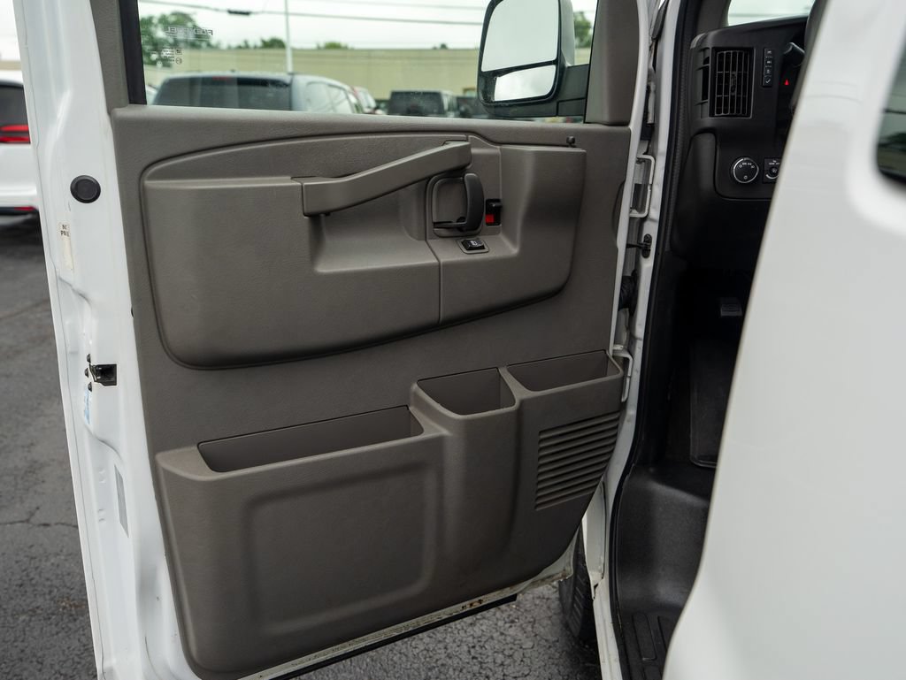 Used 2018 Chevrolet Express 3500 LT w/ LT Preferred Equipment Group RWD image 13