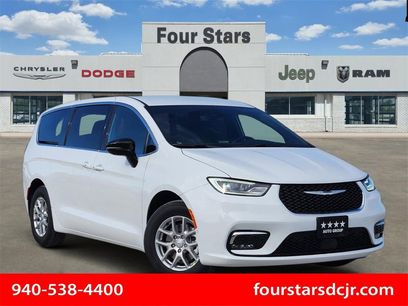 New 2026 Chrysler Pacifica Select