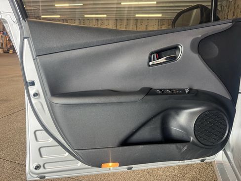 Used 2016 Toyota Prius Two w/ Preferred Accessory Package FWD image 14