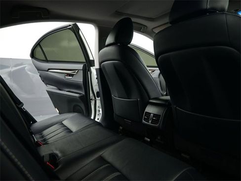 Used 2016 Lexus ES 350 w/ Luxury Package w/Wood Trim image 32