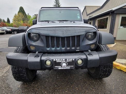 Used 2013 Jeep Wrangler Unlimited Sport image 4